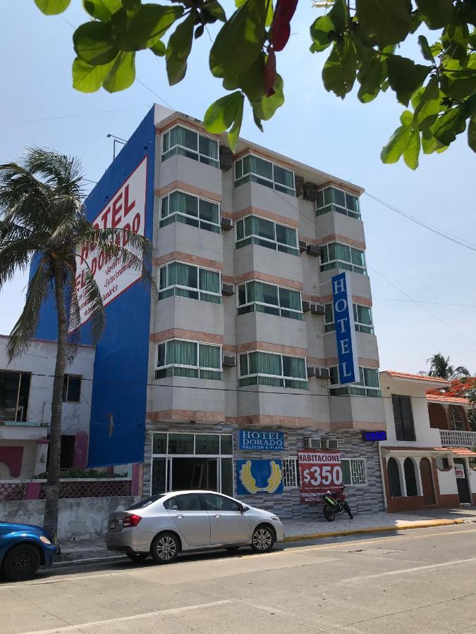 Dorado A Calle De Playa Regatas Y El Malecon Hotel