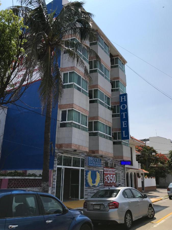 Dorado A Calle De Playa Regatas Y El Malecon Hotel