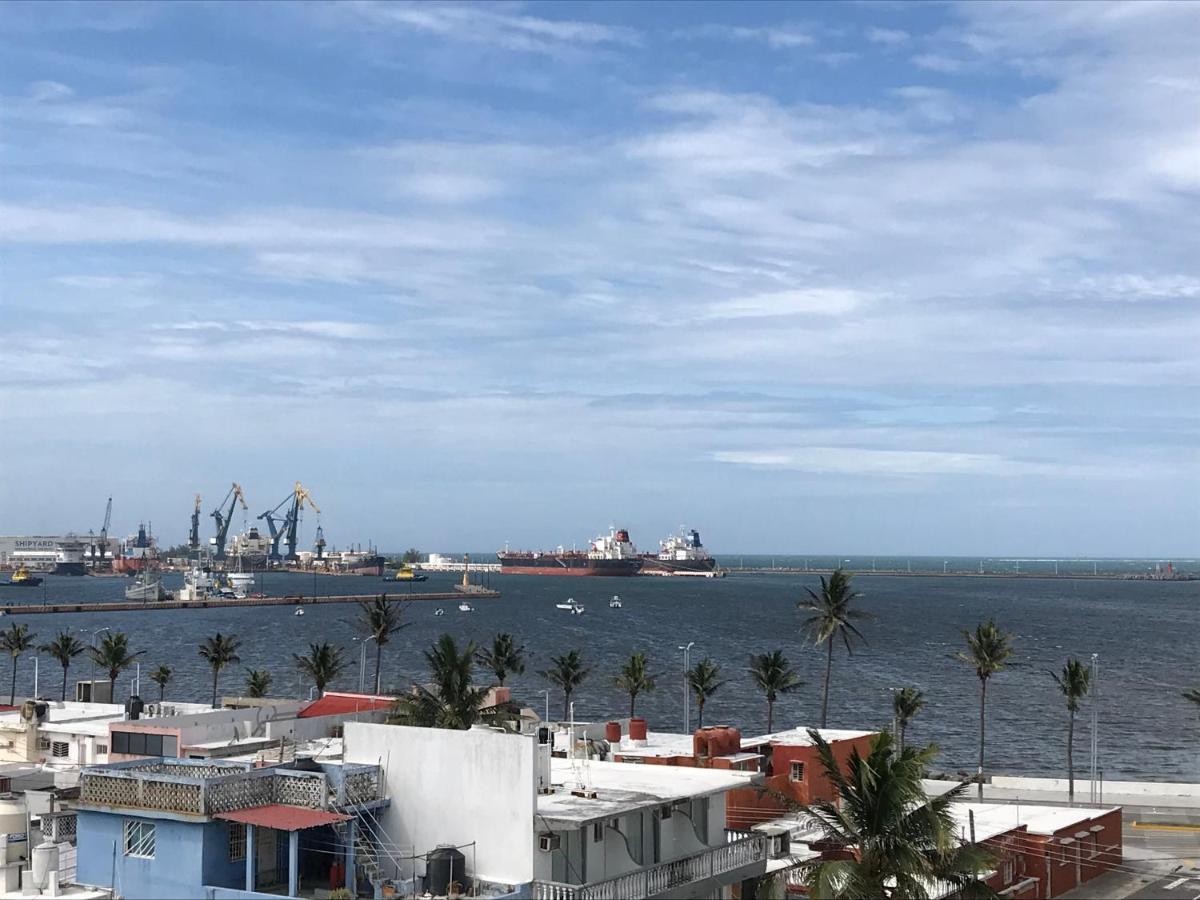 Dorado A Calle De Playa Regatas Y El Malecon Hotel Veracruz